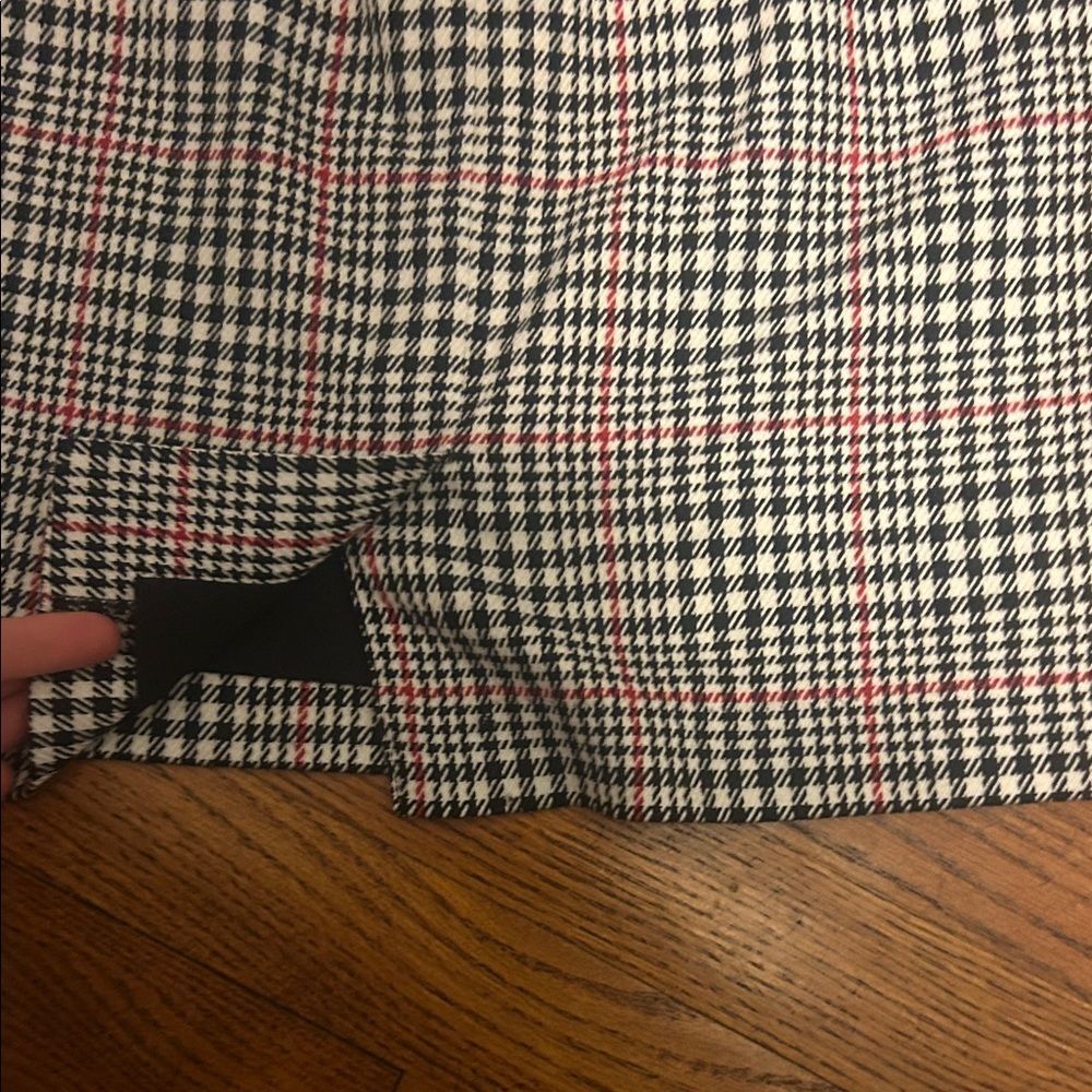 Banana Republic Black and White Plaid Pencil Skirt - Picture 5 of 6